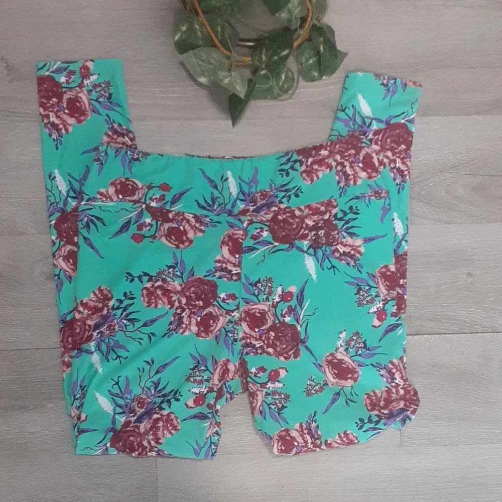 LuLaRoe Tall & Curvy flower leggings - Picture 5 of 9